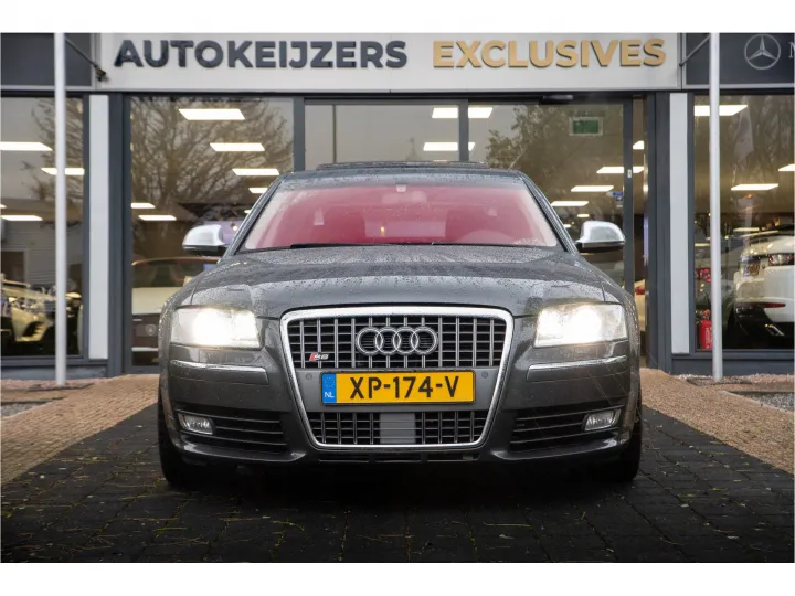 Audi A8 5.2 S8 quattro  Image 2